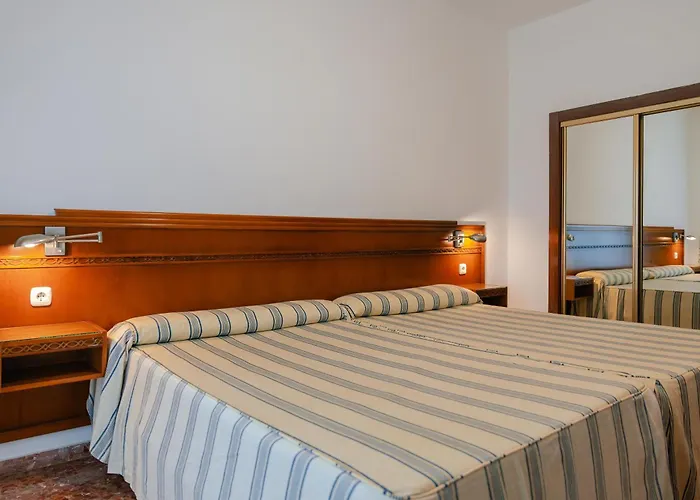 Port Europa 3* קלפה